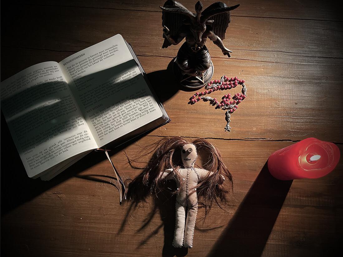 Fysiek dossier van Fatal Attraction op tafel